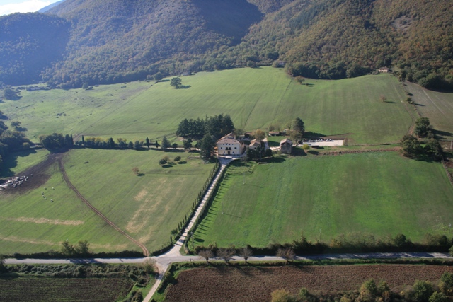 foto aerea del centro collinare della fattoria